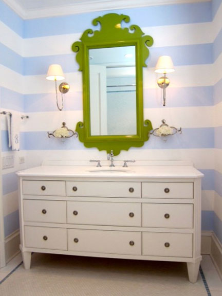 charleston_mirror_parakeet