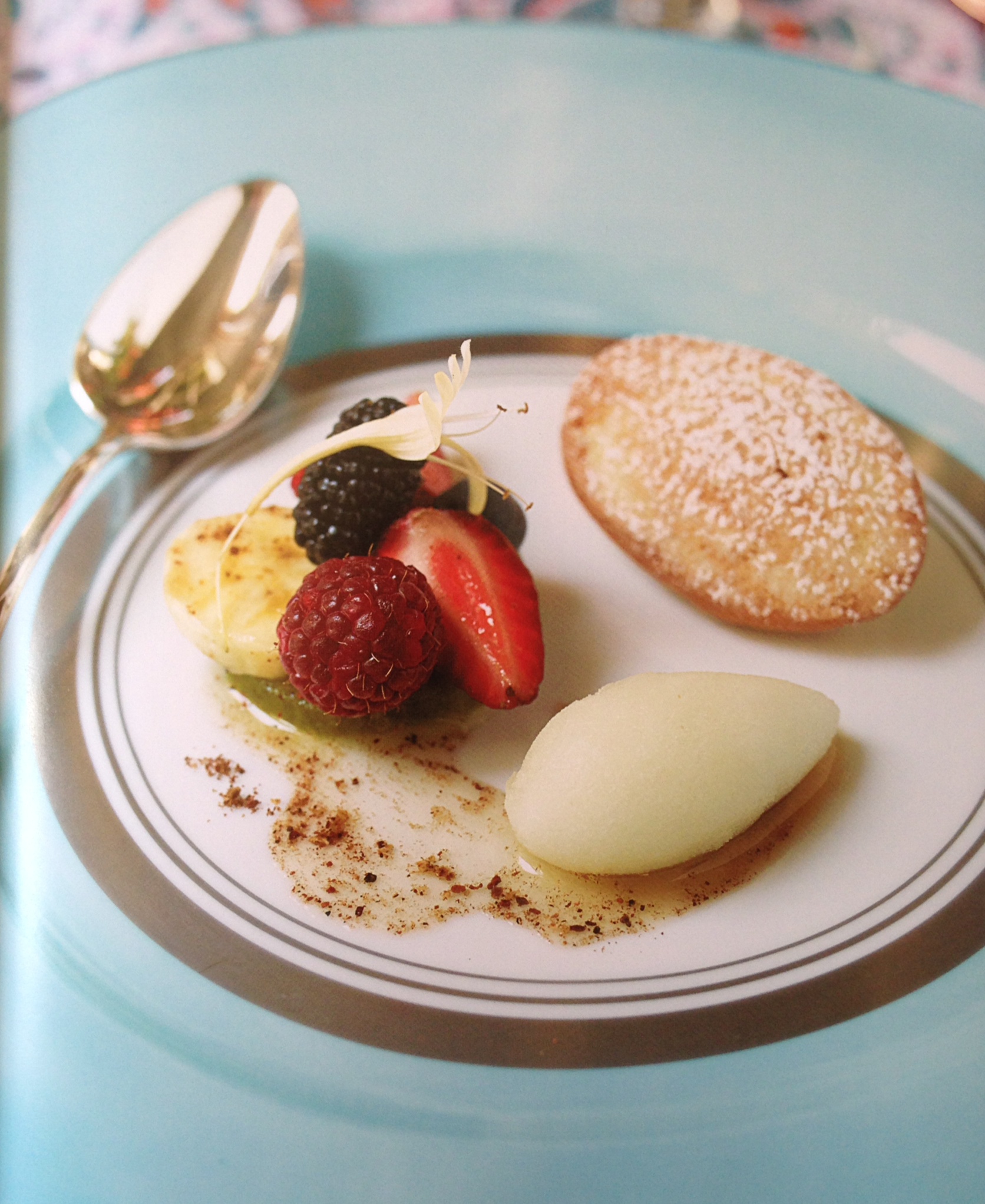 Raynaud Serenite Dinnerware featured in Soiree featured in Soiree