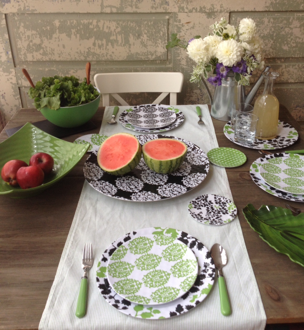 victorian-dinnerware-lifestyle